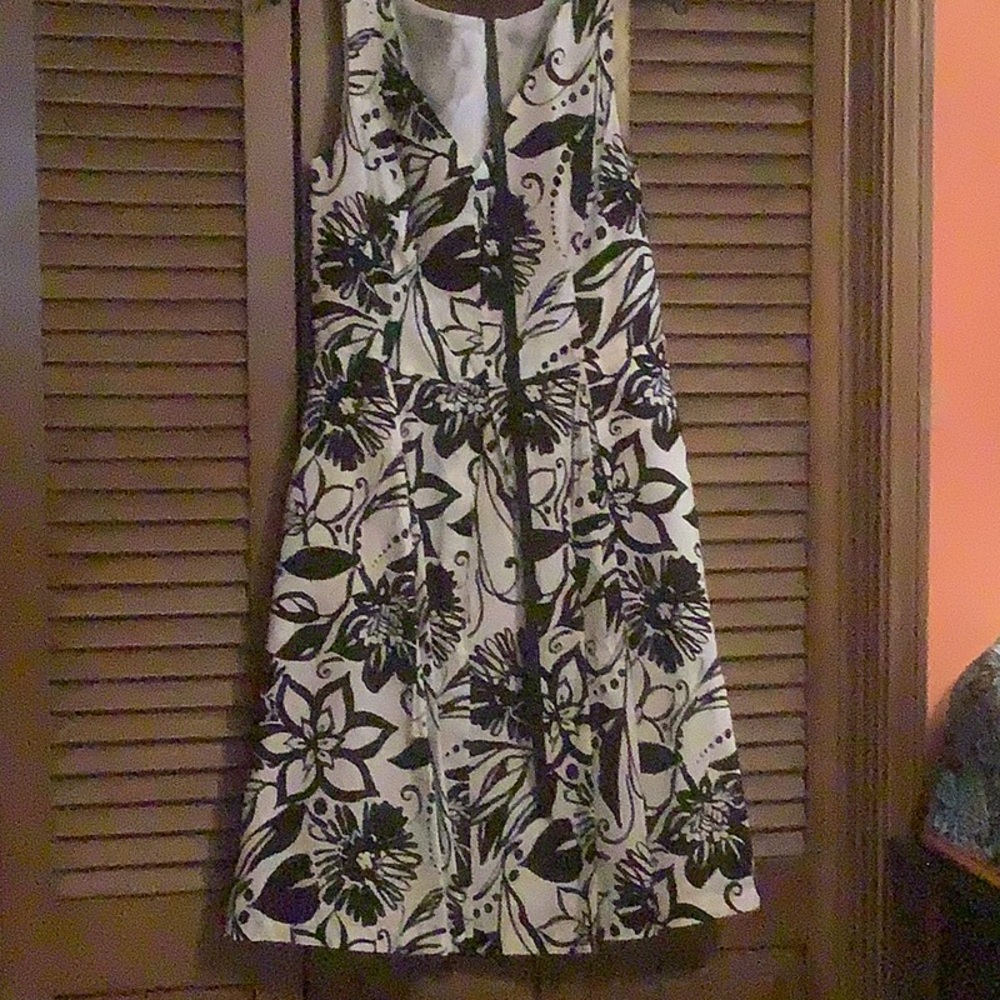 Black/white dress